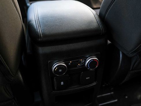 Used 2021 Ford Explorer XLT RWD image 36