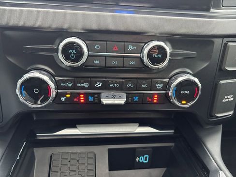 Used 2025 Ford F350 Platinum w/ Tremor Off-Road Package image 35