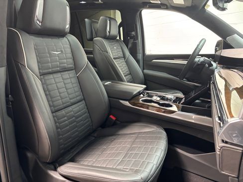 Used 2025 Cadillac Escalade Sport Platinum image 29