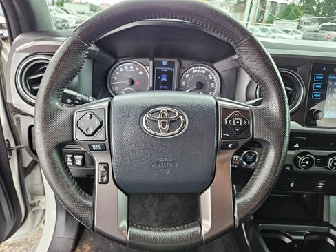 Used 2017 Toyota Tacoma TRD Off-Road w/ Tow Package RWD image 21