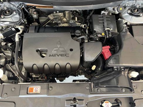 Used 2016 Mitsubishi Outlander SE image 29