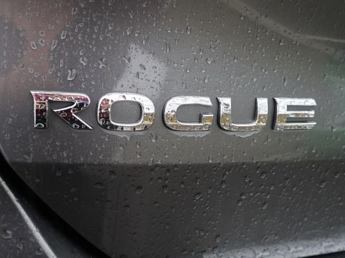 Used 2020 Nissan Rogue SV image 12