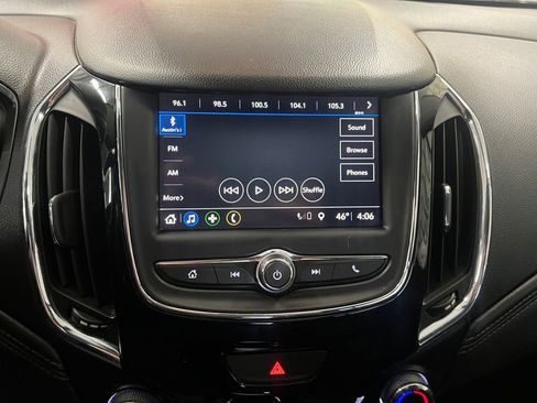 Used 2019 Chevrolet Cruze Premier image 21