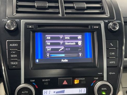 Used 2014 Toyota Camry XLE w/ Moonroof Package image 19