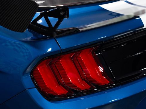 Used 2020 Ford Mustang Shelby GT500 w/ Carbon Fiber Track Pack RWD image 39