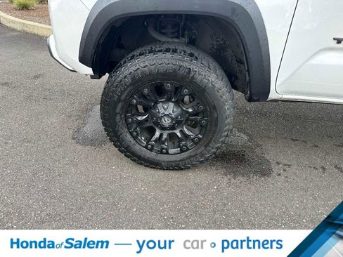 Used 2020 Toyota Tacoma TRD Off-Road AWD/4WD image 8