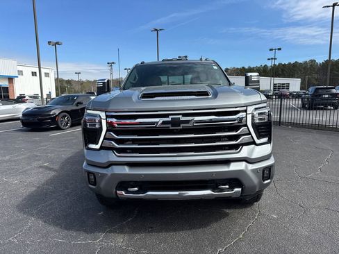 Used 2024 Chevrolet Silverado 2500 High Country w/ High Country Premium Package image 3