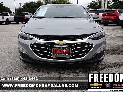 Used 2025 Chevrolet Malibu LT FWD image 2