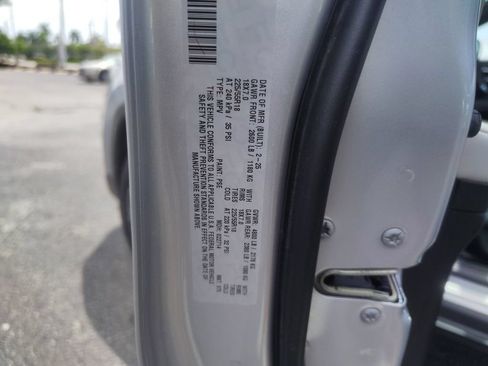 Used 2025 Jeep Compass Limited AWD/4WD image 4