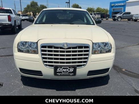 Used 2009 Chrysler 300 LX RWD image 3