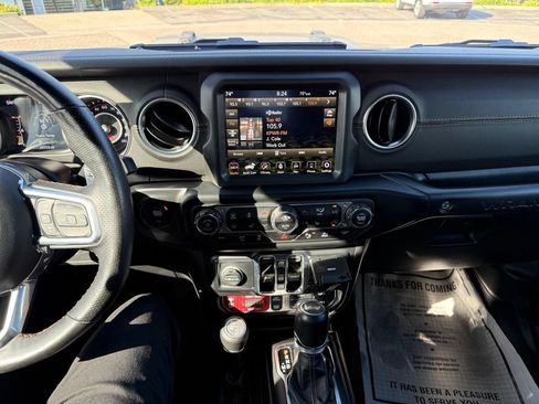 Used 2022 Jeep Wrangler Unlimited Rubicon AWD/4WD image 9