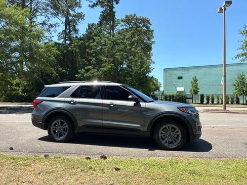 Used 2026 Ford Explorer Active w/ Active Comfort Package AWD/4WD image 2