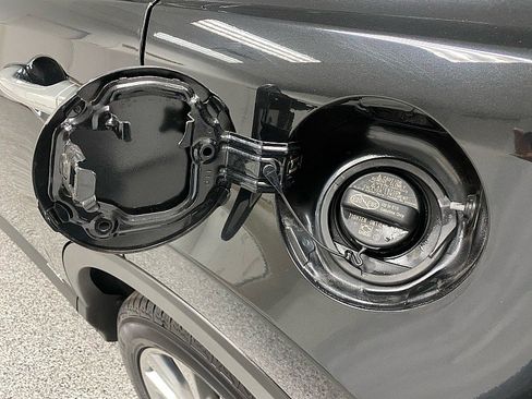 Used 2018 Toyota RAV4 Limited image 26