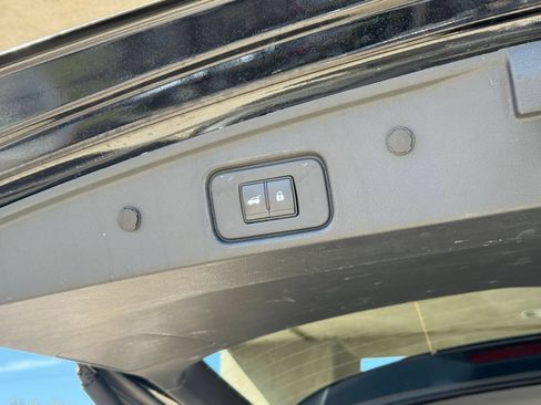 Used 2025 Nissan Pathfinder SV FWD image 23