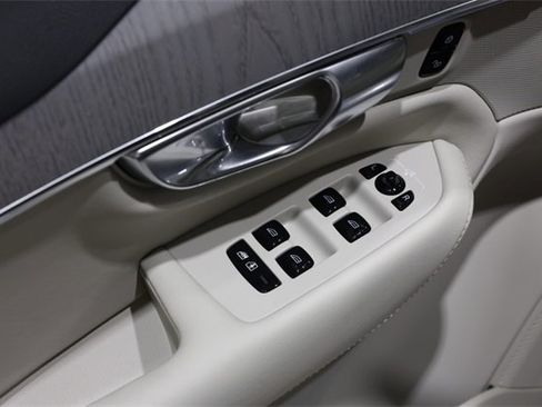 Used 2025 Volvo XC90 B6 Plus w/ Protection Package Premier image 38