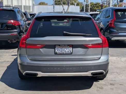 Used 2018 Volvo V90 T5 Cross Country w/ Convenience Package AWD/4WD image 4