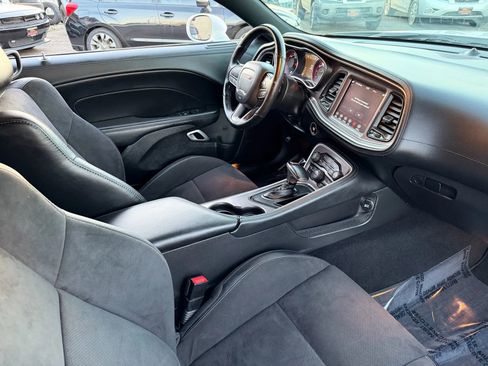 Used 2022 Dodge Challenger GT w/ Plus Package image 18