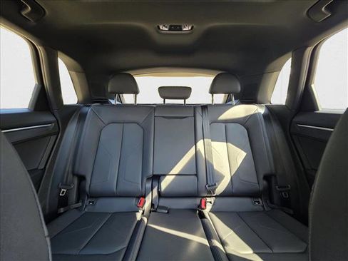 New 2025 Audi Q3 2.0T Premium image 17
