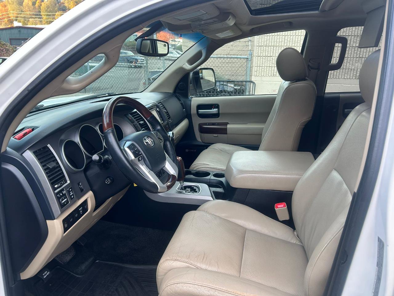 Used 2014 Toyota Sequoia Platinum w/ Preferred Accessory Package AWD/4WD image 10