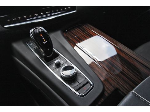 Used 2023 Cadillac Escalade Premium Luxury AWD/4WD image 19
