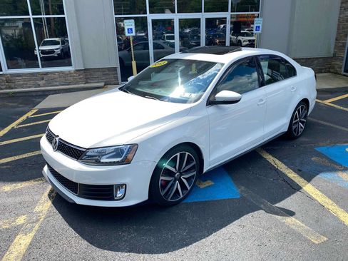 Used 2013 Volkswagen Jetta GLI Autobahn FWD image 2