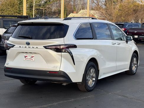 Used 2024 Toyota Sienna XLE image 16