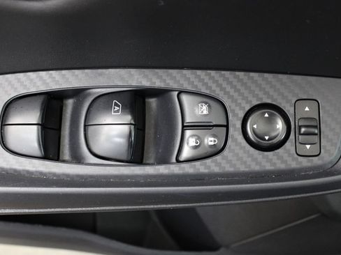 Used 2025 Nissan Sentra SV FWD image 17