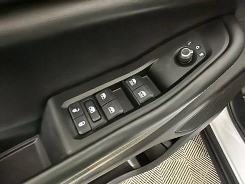 Used 2023 Jeep Grand Cherokee L Laredo AWD/4WD image 10