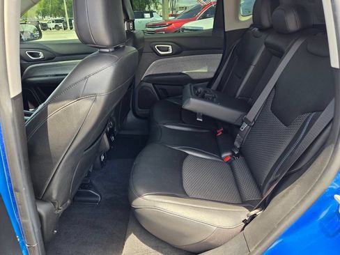 Used 2022 Jeep Compass Latitude FWD image 6