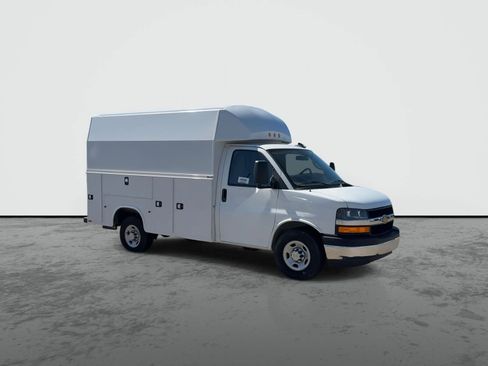 New 2024 Chevrolet Express 3500 w/ Power Convenience Package RWD image 2