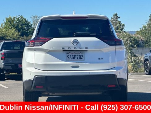 Used 2024 Nissan Rogue SV FWD image 5