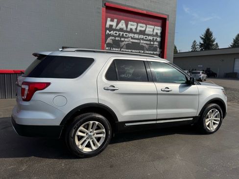 Used 2017 Ford Explorer XLT w/ Equipment Group 202A image 4