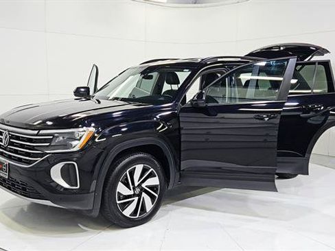 Used 2025 Volkswagen Atlas SE FWD image 30