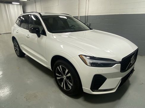Used 2025 Volvo XC60 B5 Core image 4