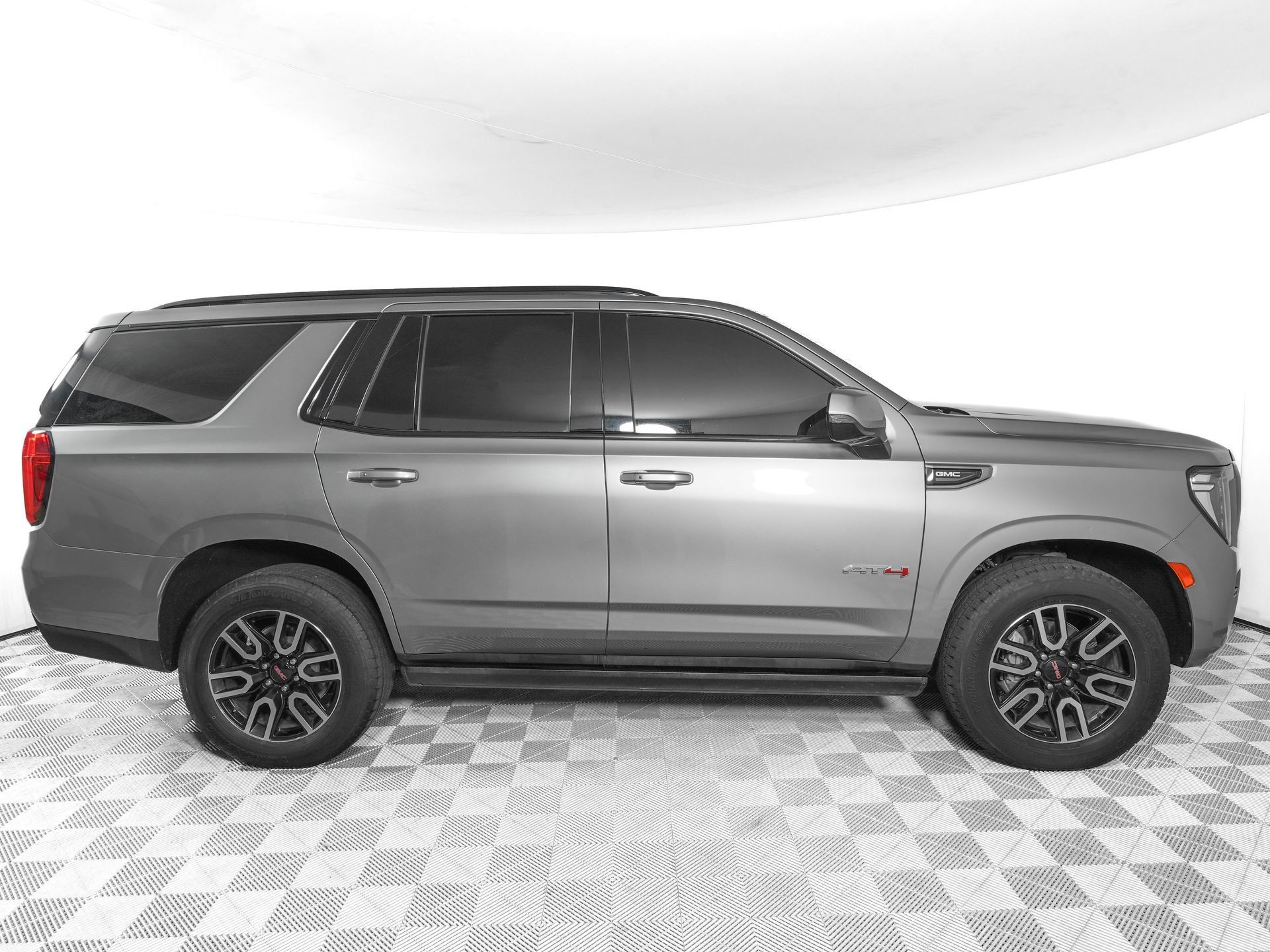Used 2023 GMC Yukon AT4 AWD/4WD image 3