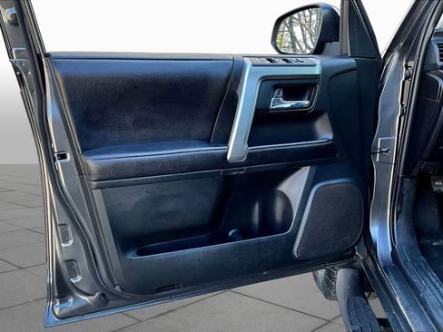 Used 2016 Toyota 4Runner SR5 AWD/4WD image 22