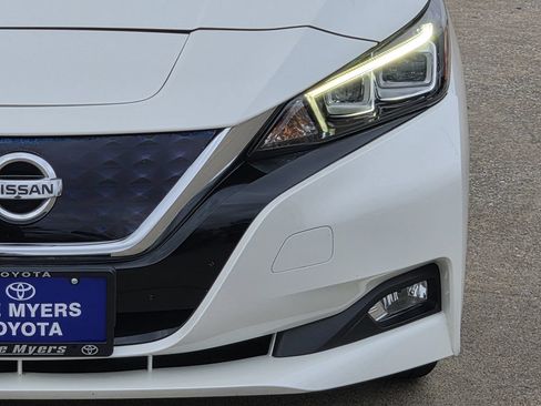 Used 2018 Nissan Leaf SV w/ SV Technology Package FWD image 4