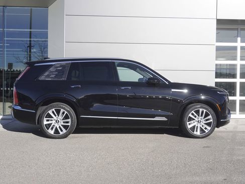 Used 2026 Cadillac Vistiq Luxury image 7