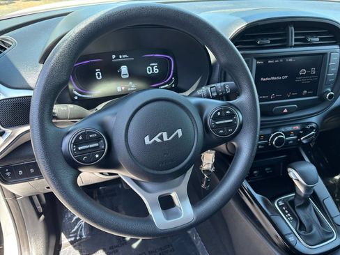 Used 2025 Kia Soul LX w/ LX Technology Package FWD image 28