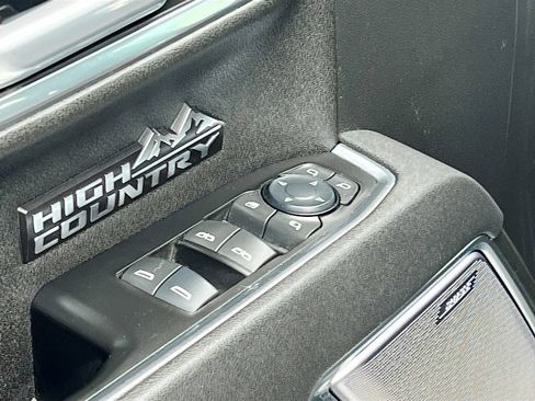Used 2025 Chevrolet Silverado 1500 High Country w/ Technology Package AWD/4WD image 18