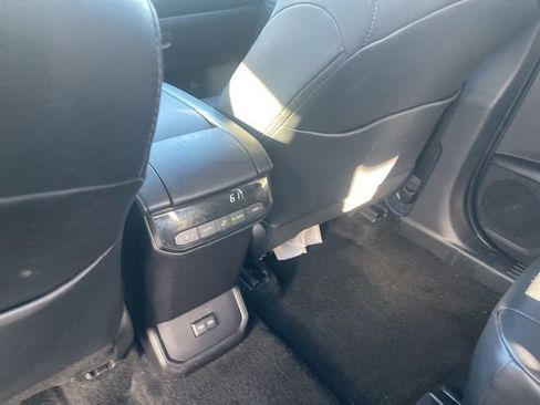 Used 2024 Toyota Highlander XLE image 38