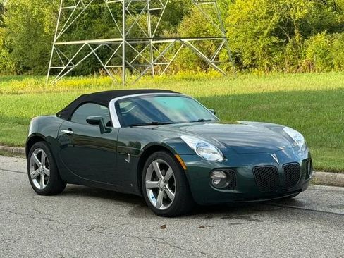 Used 2009 Pontiac Solstice GXP w/ Premium Package RWD image 36