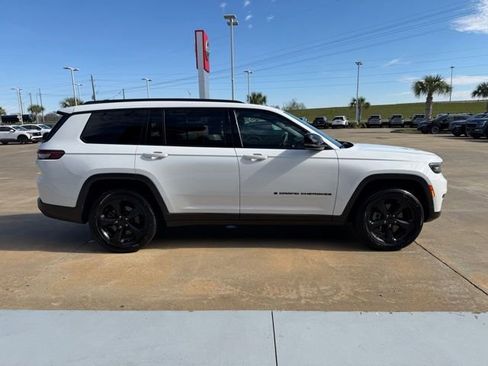 Used 2023 Jeep Grand Cherokee L Laredo image 6