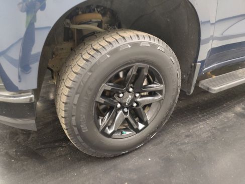 Used 2020 Chevrolet Silverado 1500 LT Trail Boss image 31