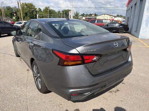 Used 2025 Nissan Altima 2.5 SV FWD image 6