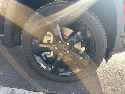 Used 2023 Jeep Grand Cherokee L Laredo image 5