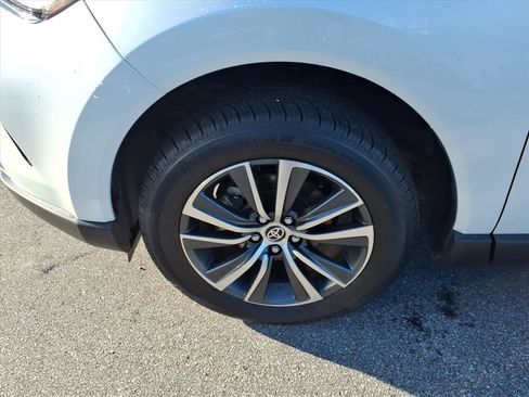 Used 2023 Toyota Venza LE image 6