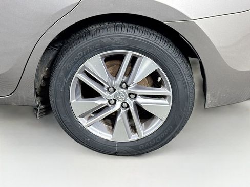 Used 2016 Toyota Corolla LE Premium image 9