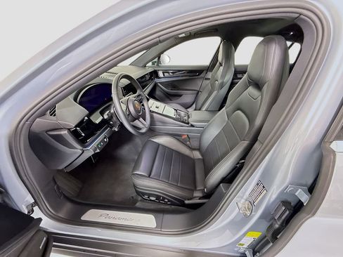 Used 2025 Porsche Panamera RWD image 20