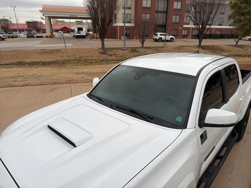 Used 2020 Toyota Tacoma TRD Sport image 29